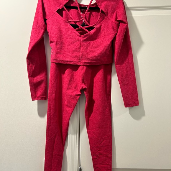 Beyond Yoga Fuchsia Long Sleeve Set - Picture 2 of 9